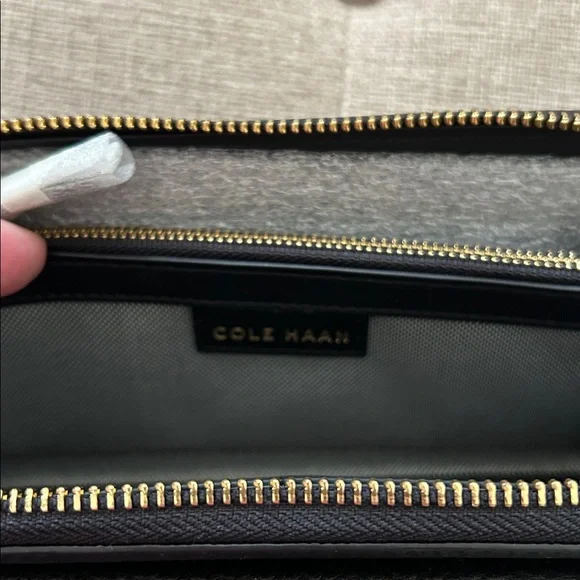 NWOT Black Pebbled Leather Cole Haan Zip Around Wallet—$20 - Picture 2 of 3